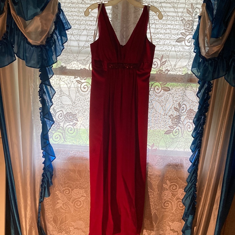 Long wine/cabaret colored dress